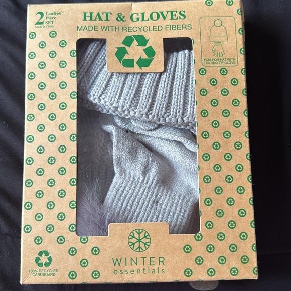 Hat and gloves gift set - Picture 4 of 4